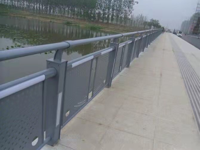 燈光護欄